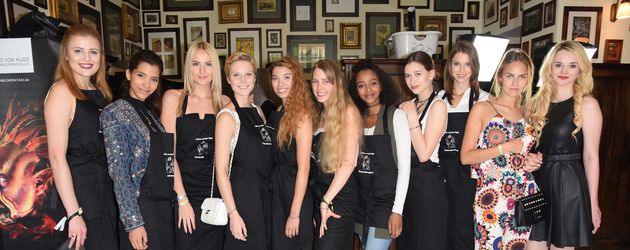 Topmodel-Kandidatinnen der Staffel 11 bei der "Kinderschutzengel Sommernachtstraum"-Gala Topmodel-Kandidatinnen der Staffel 11 bei der "Kinderschutzengel Sommernachtstraum"-Gala