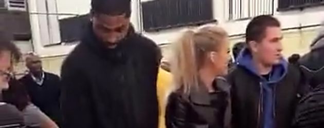 Tristan Thompson und Khloe Kardashian bei Essensausgabe für Hilfsbedürftige Tristan Thompson und Khloe Kardashian bei Essensausgabe für Hilfsbedürftige