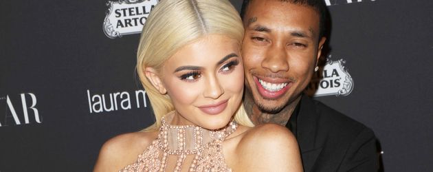 Tyga und Kylie Jenner auf dem Roten Teppich der "Harper's Bazar"-Party Tyga und Kylie Jenner auf dem Roten Teppich der "Harper's Bazar"-Party
