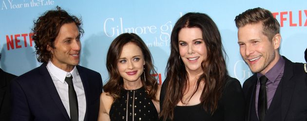 Tanc Sade, Alexis Bledel, Lauren Graham und Matt Czuchry im November 2016 Tanc Sade, Alexis Bledel, Lauren Graham und Matt Czuchry im November 2016