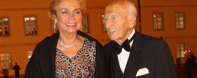 Walter Scheel mit seiner Frau Barbara im Jahr 2007 in Berlin Walter Scheel mit seiner Frau Barbara im Jahr 2007 in Berlin