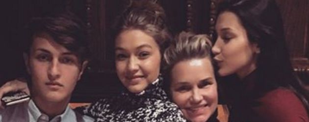 Gigi Hadid, Bella Hadid, Yolanda Foster und Anwar Hadid Gigi Hadid, Bella Hadid, Yolanda Foster und Anwar Hadid