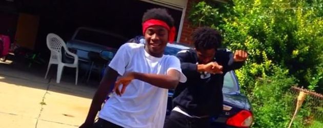 Zay Hilfiger tanzt zu "JuJu On Dat Beat" Zay Hilfiger tanzt zu "JuJu On Dat Beat"